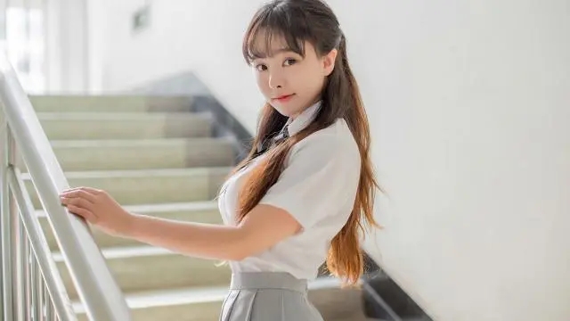 女人想和你发生点什么的暗示有哪些？女性想和你发出关系的暗示